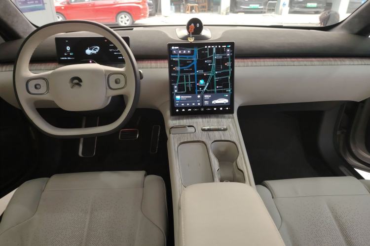 Used Nio ET7 2023 75 kWh Center Console