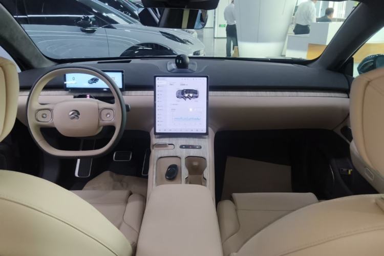 Used Nio ET7 2023 75 kWh Center Console