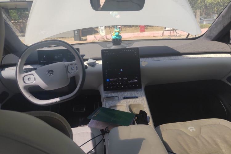 Used Nio ET7 2023 75 kWh Center Console