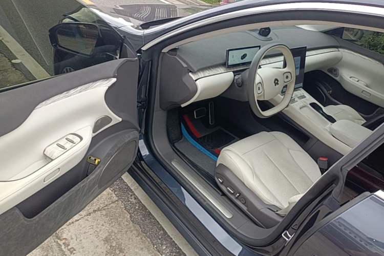 Used Nio ET7 2023 75 kWh Driver Seat