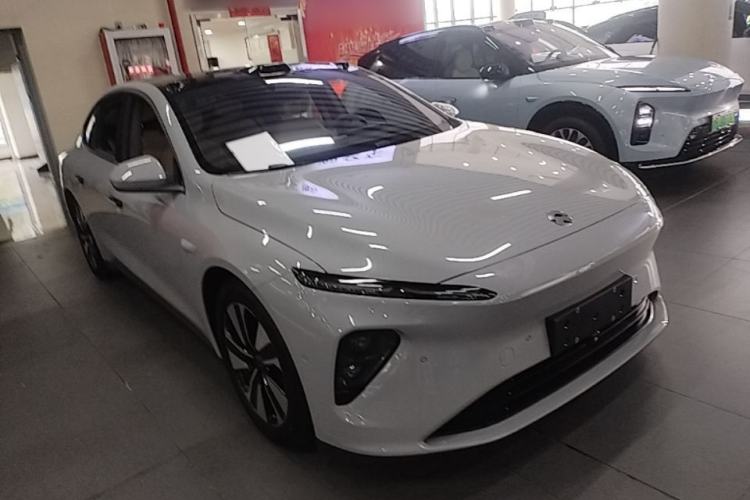 Used Nio ET7 2023 75 kWh Front Right 45 Deg