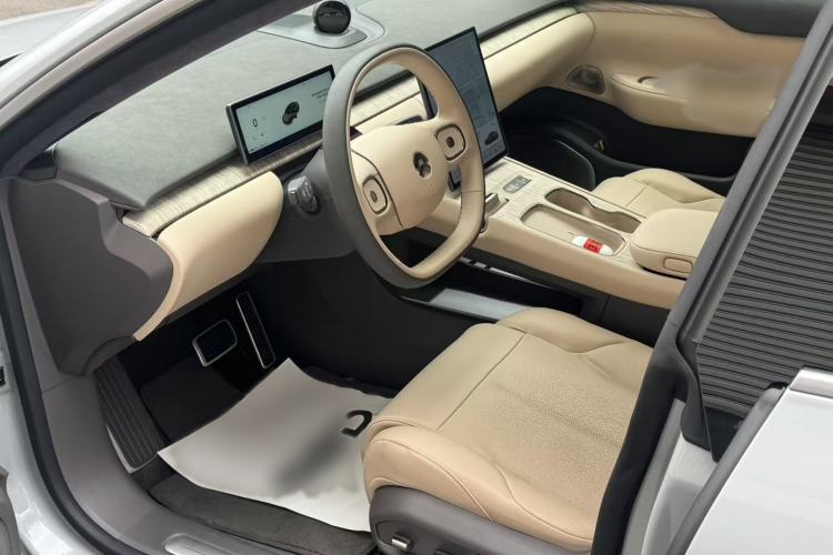 Used Nio ET7 2023 75 kWh Interior 1