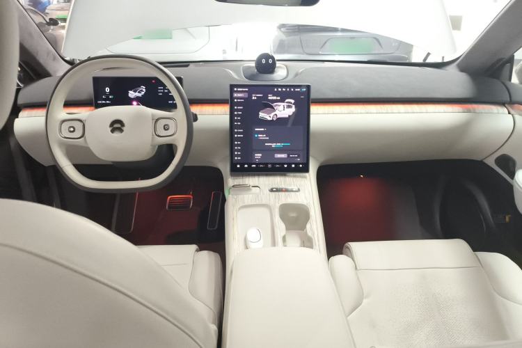 Used Nio ET7 2023 75 kWh Interior 2