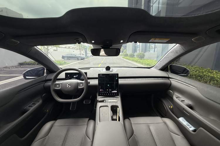 Used Nio ET7 2023 75 kWh Interior 3