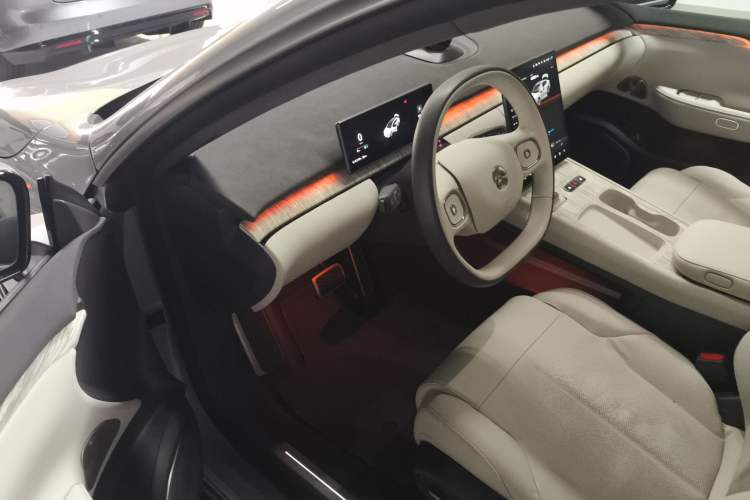 Used Nio ET7 2023 75 kWh Interior 3