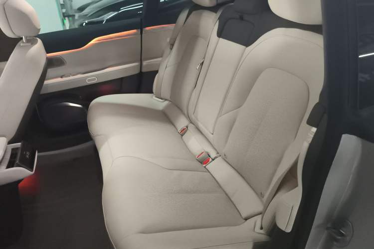 Used Nio ET7 2023 75 kWh Interior 4