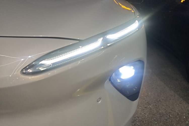 Used Nio ET7 2023 75 kWh Left Front Headlight