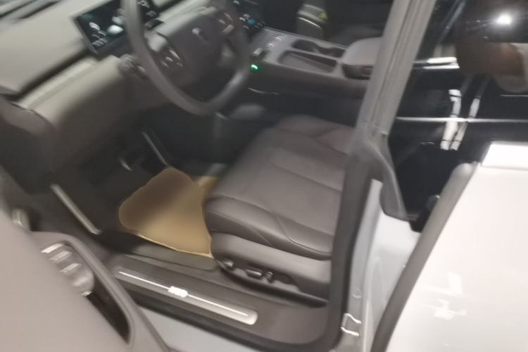 Used Nio ET7 2023 75 kWh Left Front Seat