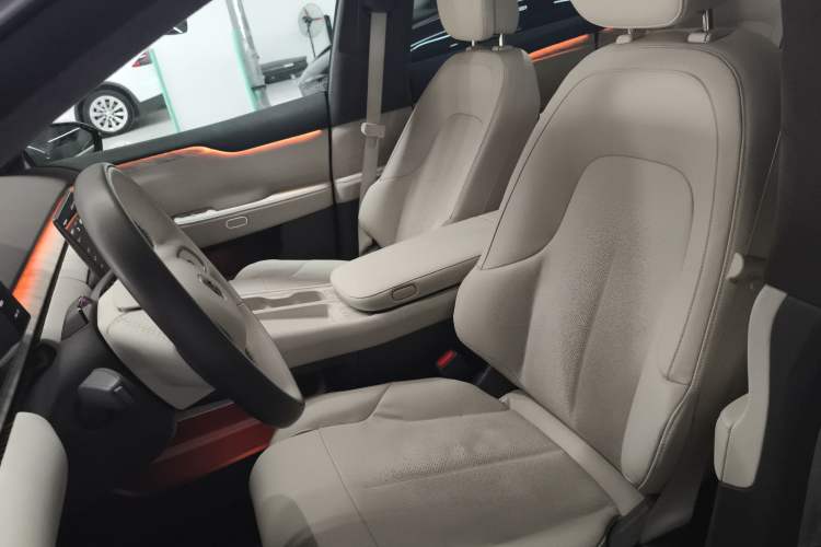 Used Nio ET7 2023 75 kWh Left Front Seat