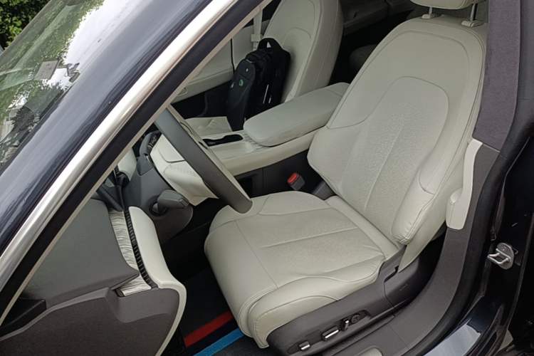 Used Nio ET7 2023 75 kWh Left Front Seat