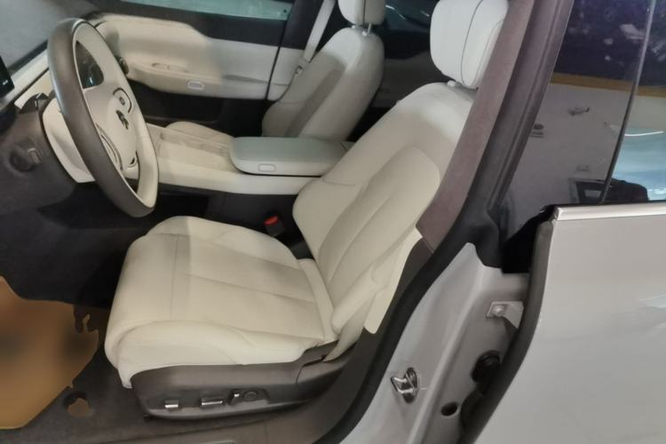 Used Nio ET7 2023 75 kWh Left Front Seat