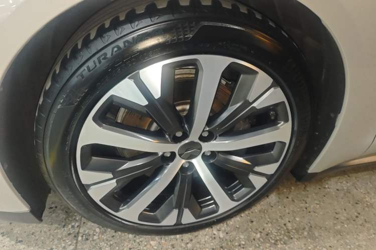 Used Nio ET7 2023 75 kWh Left Front Wheel Hub