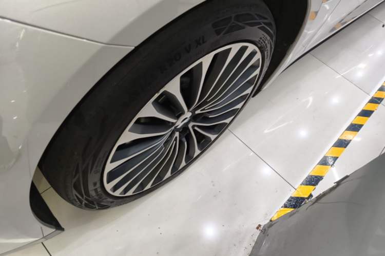 Used Nio ET7 2023 75 kWh Left Front Wheel Hub