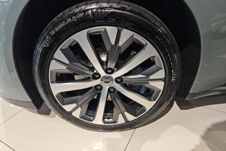 Used Nio ET7 2023 100kWh Signature Edition Left Front Wheel Hub
