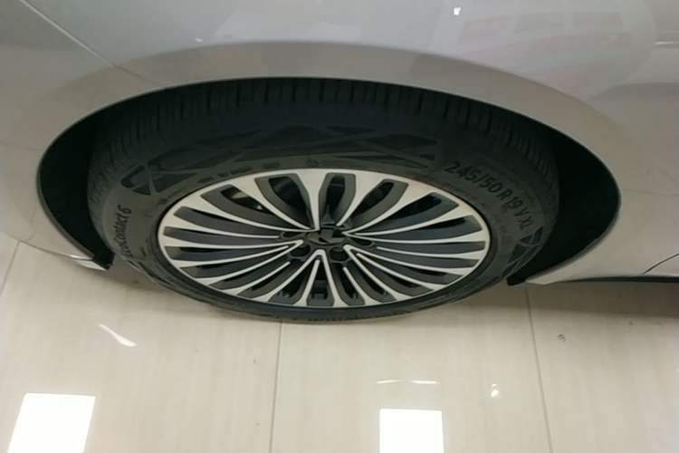Used Nio ET7 2023 75 kWh Left Front Wheel Hub