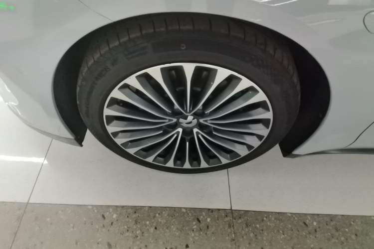 Used Nio ET7 2023 75 kWh Left Front Wheel Hub