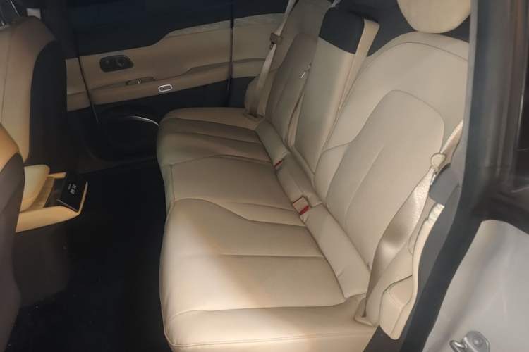 Used Nio ET7 2023 75 kWh Left Rear Seat