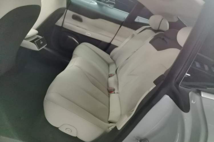 Used Nio ET7 2023 75 kWh Left Rear Seat