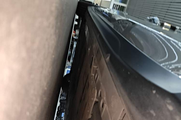 Used Nio ET7 2023 75 kWh Left Side Sill