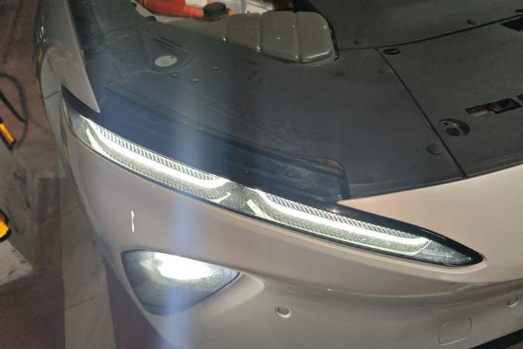 Used Nio ET7 2023 75 kWh Right Front Headlight