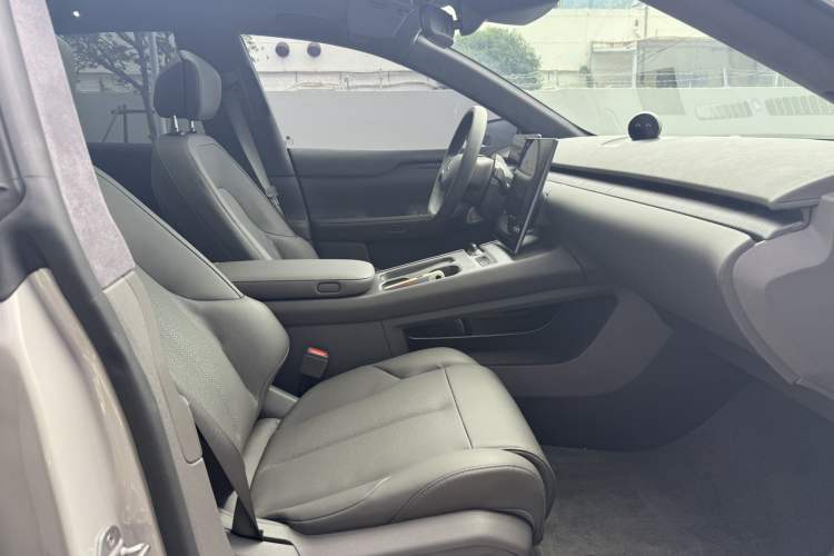 Used Nio ET7 2023 75 kWh Right Front Seat