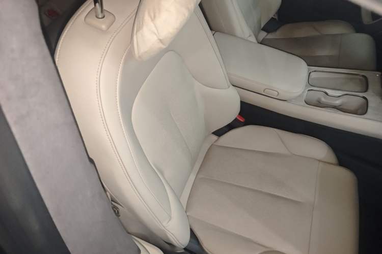 Used Nio ET7 2023 75 kWh Right Front Seat