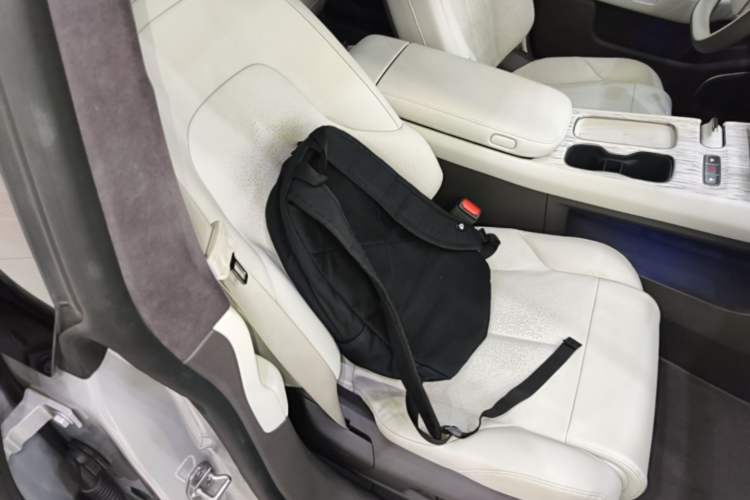 Used Nio ET7 2023 75 kWh Right Front Seat