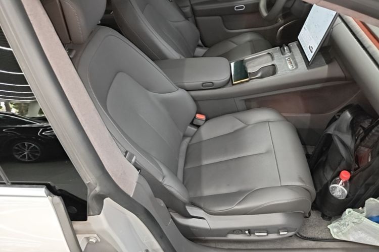 Used Nio ET7 2023 75 kWh Right Front Seat
