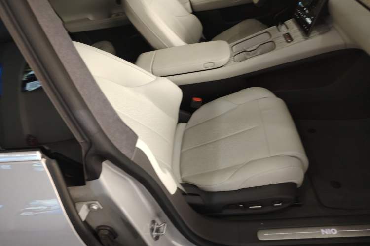 Used Nio ET7 2023 75 kWh Right Front Seat