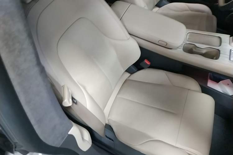 Used Nio ET7 2023 75 kWh Right Front Seat