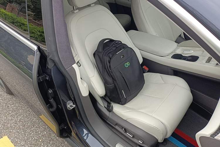 Used Nio ET7 2023 75 kWh Right Front Seat