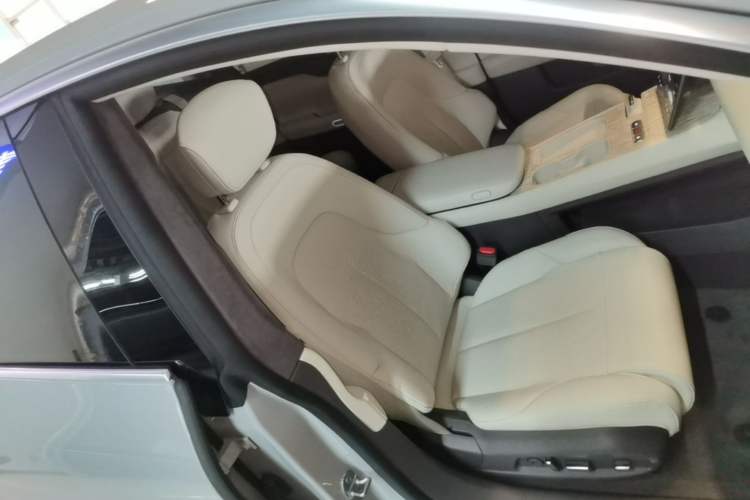 Used Nio ET7 2023 75 kWh Right Front Seat