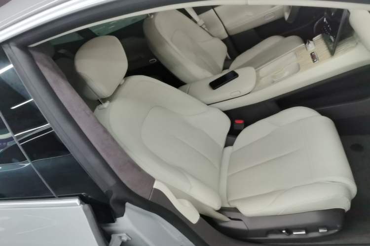 Used Nio ET7 2023 75 kWh Right Front Seat