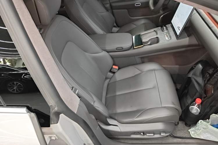 Used Nio ET7 2023 75 kWh Right Front Seat