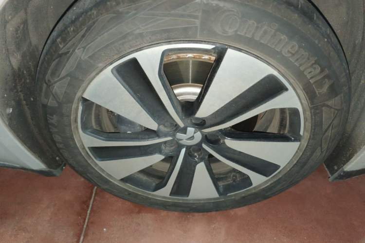 Used Nio ET7 2023 75 kWh Right Front Wheel Hub