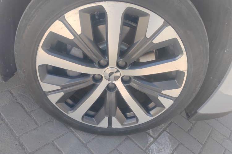 Used Nio ET7 2023 75 kWh Right Front Wheel Hub