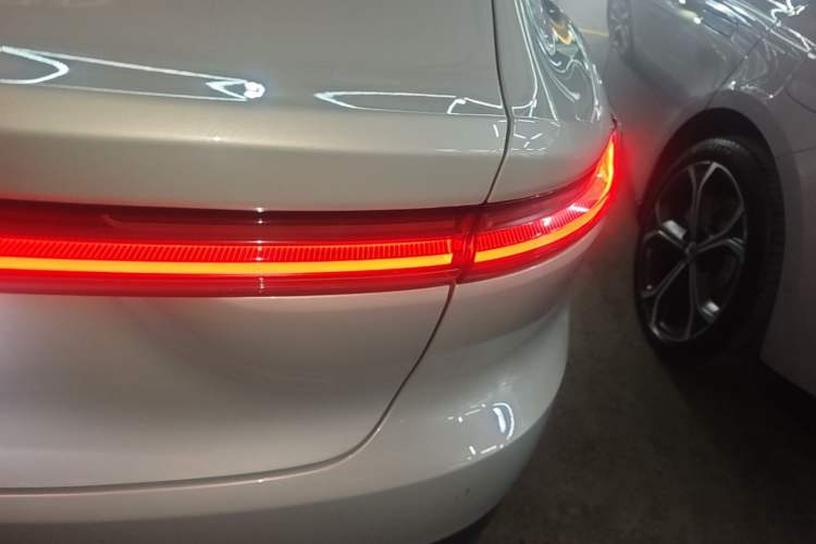 Used Nio ET7 2023 75 kWh Right Rear Taillight
