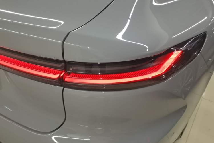 Used Nio ET7 2023 75 kWh Right Rear Taillight