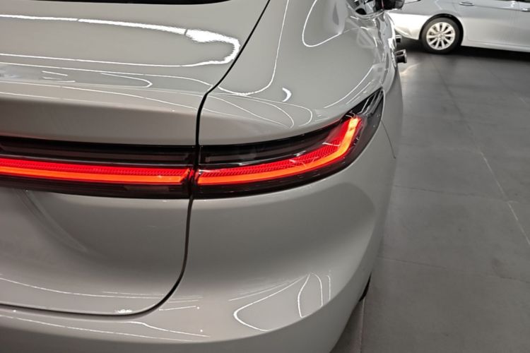 Used Nio ET7 2023 75 kWh Right Rear Taillight