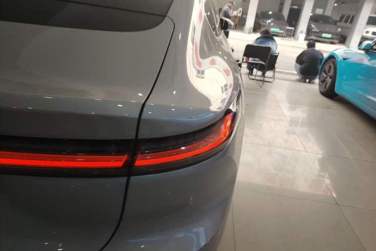 Used Nio ET7 2023 75 kWh Right Rear Taillight