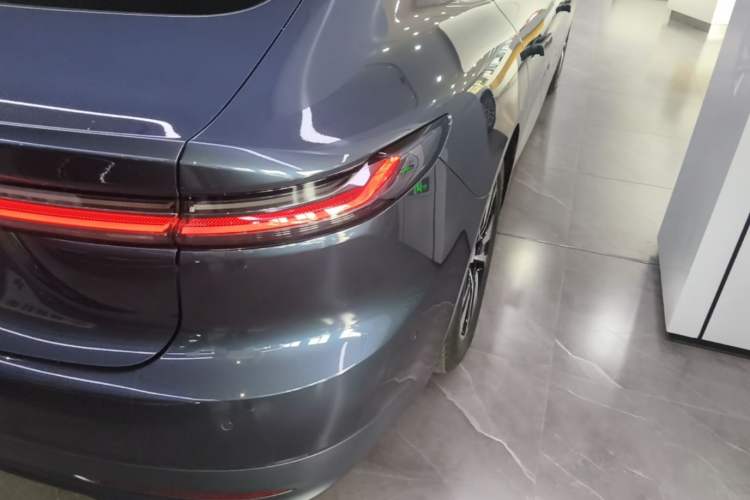 Used Nio ET7 2023 75 kWh Right Rear Taillight