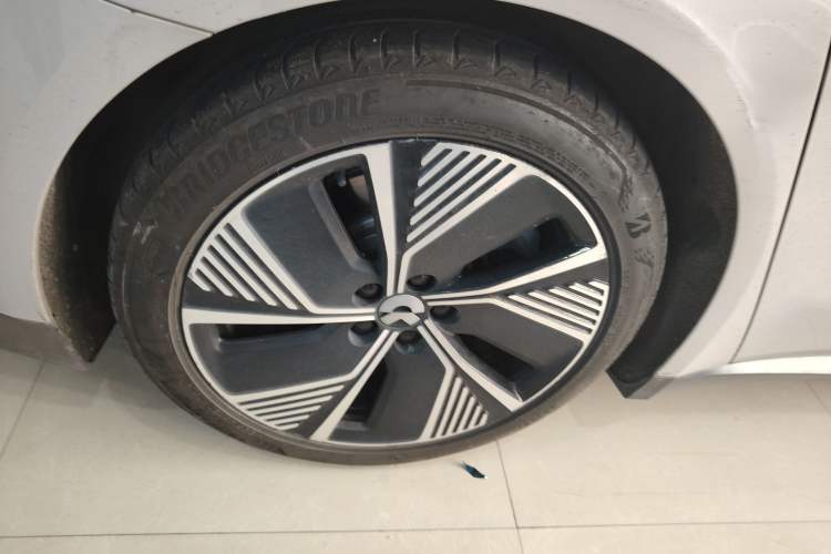 Used Nio ET7 2023 75 kWh Right Rear Wheel Hub