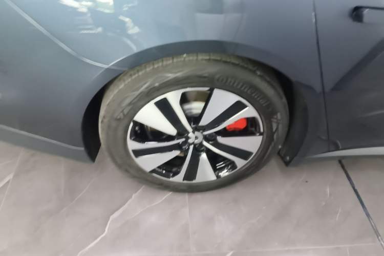 Used Nio ET7 2023 75 kWh Right Rear Wheel Hub