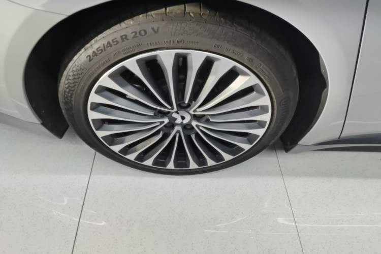Used Nio ET7 2023 75 kWh Right Rear Wheel Hub