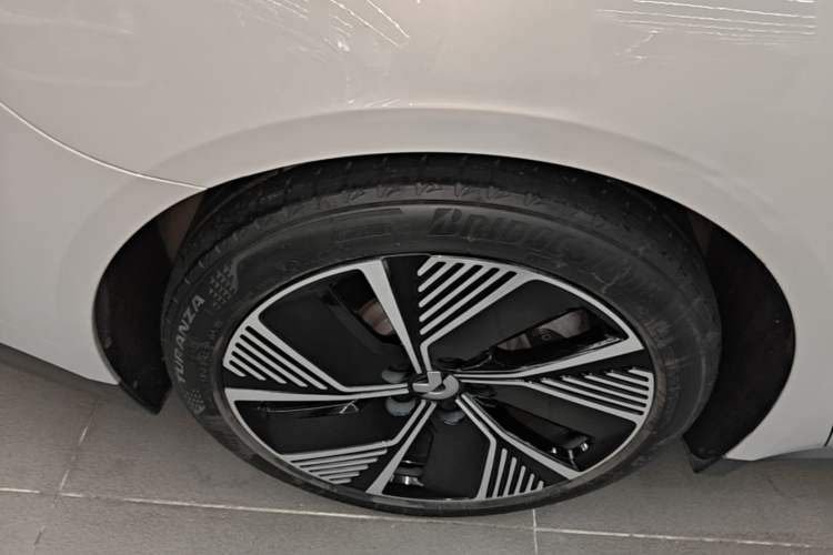 Used Nio ET7 2023 75 kWh Right Rear Wheel Hub