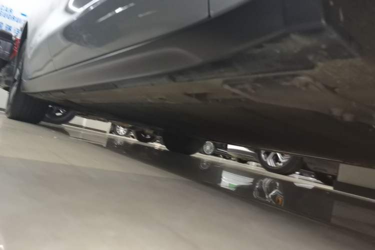 Used Nio ET7 2023 75 kWh Right Side Sill