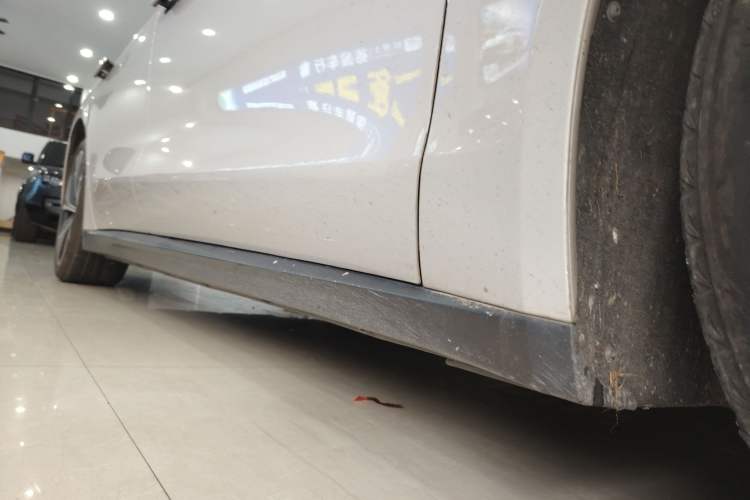 Used Nio ET7 2023 75 kWh Right Side Sill