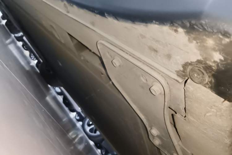 Used Nio ET7 2023 75 kWh Right Side Sill