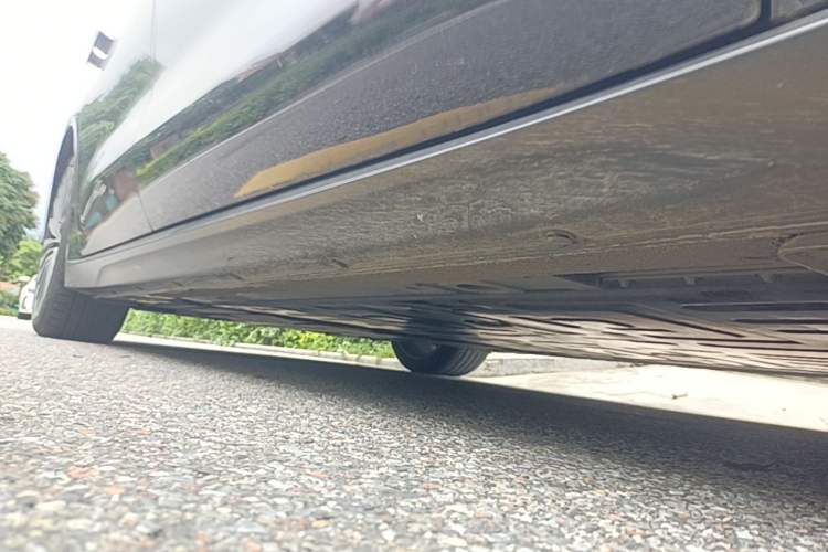 Used Nio ET7 2023 75 kWh Right Side Sill