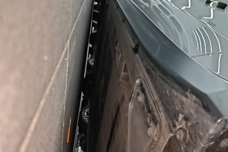 Used Nio ET7 2023 75 kWh Right Side Sill